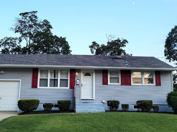 489 University Blvd