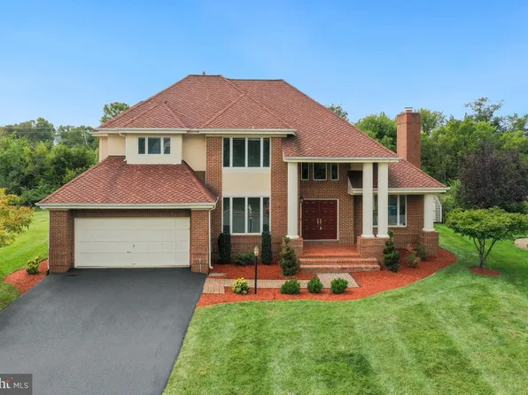 13107 Farmsted Ct, Herndon, VA 20171
