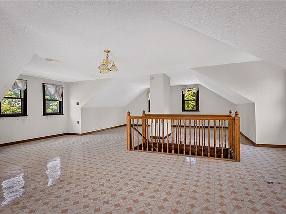 30th image of 121 Kittanning St