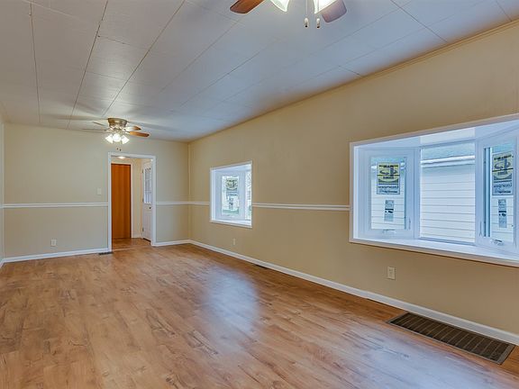4th image of 131 Orange Ave