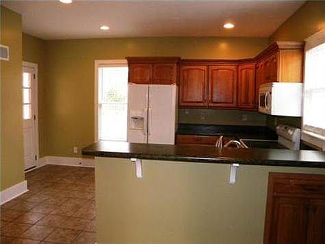 5th image of 740 Olive St