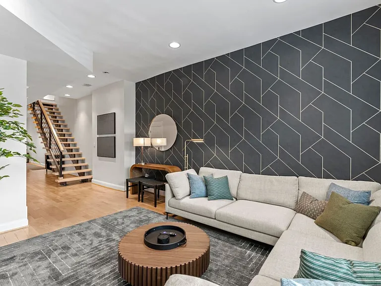 Florida Ave NW — Photo 6