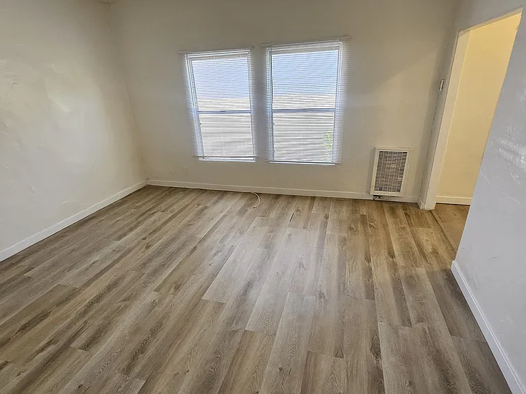 1750 S Longwood Ave #11 — Photo 3