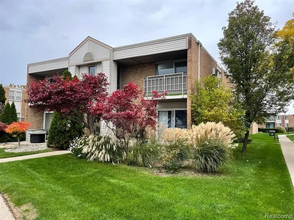 1603 Cass Lake Rd Unit D, Keego Harbor, MI 48320