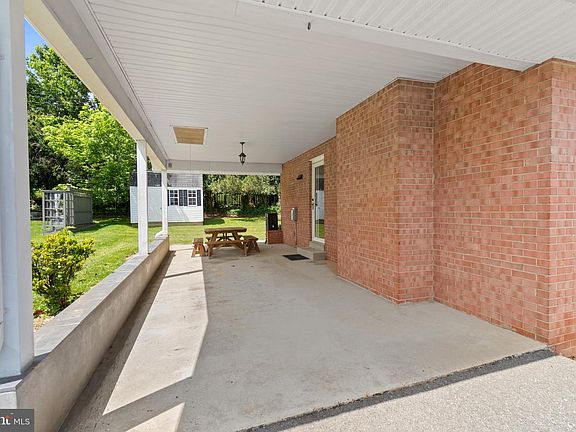 3rd image of 4010 Overlook Dr