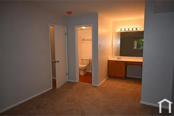 213 Victor Pkwy #C — Photo 9