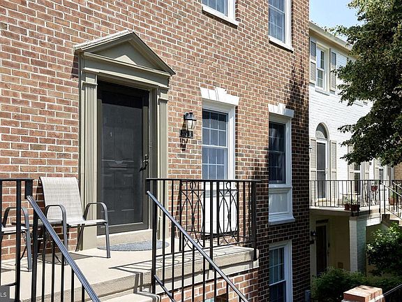 2nd image of 3251 Sutton Pl NW APT B