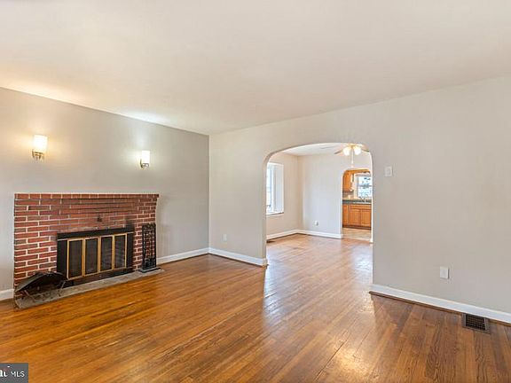 5th image of 5528 Clifton Ave