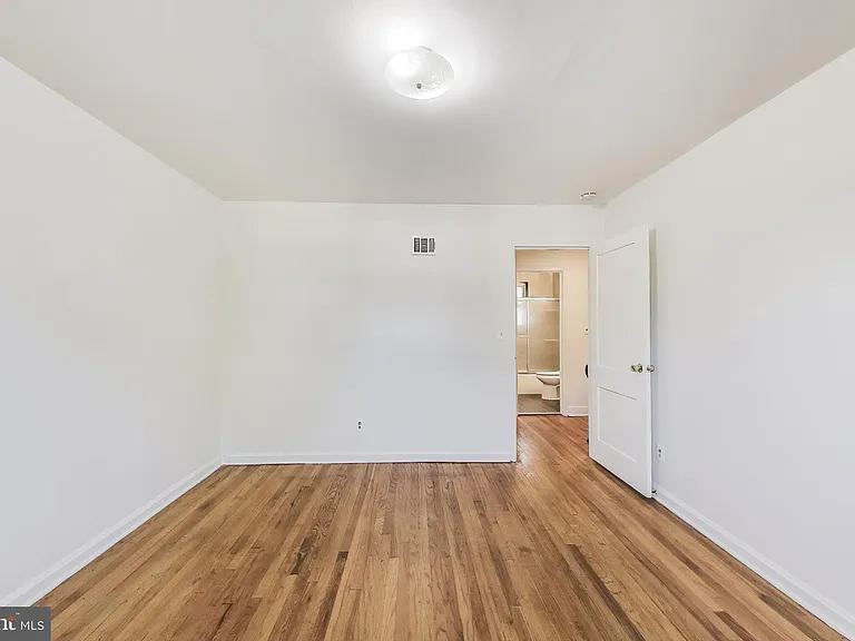 1716 E West Hwy #1716 — Photo 14
