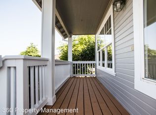1039 SW Thornberry Dr, Oak Harbor, WA 98277