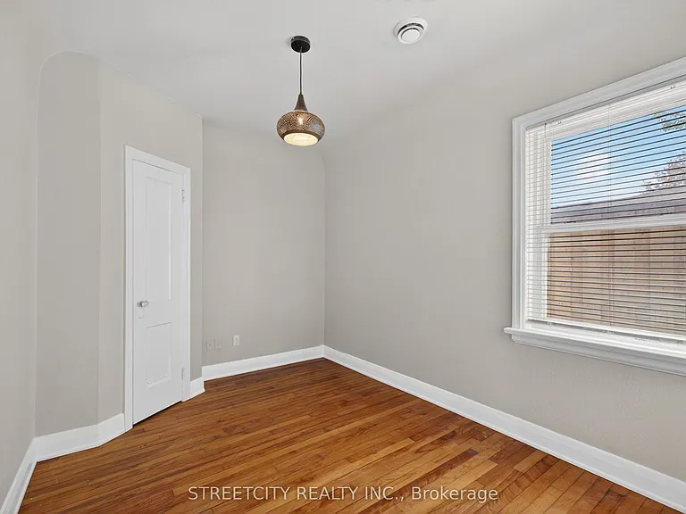 1055 Commissioners Rd E — Photo 16