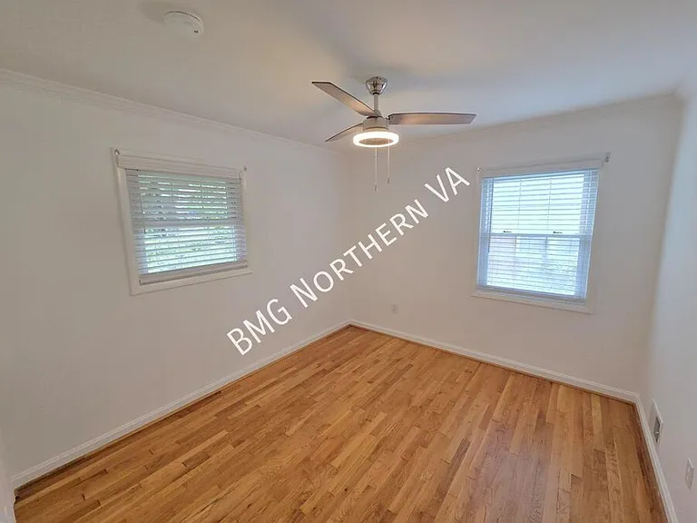 6413 Berkshire Dr — Photo 20