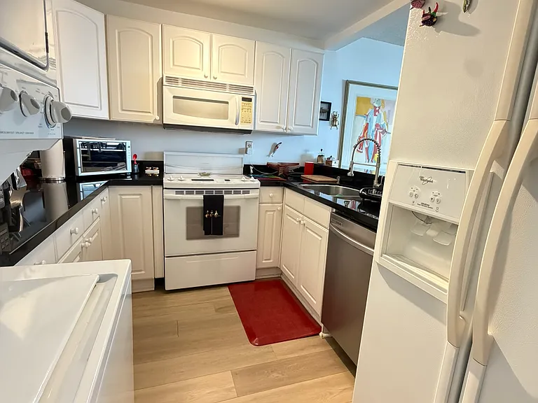 540 Brickell Key Dr #828 — Photo 4