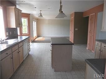 4th image of 30 Phyllese Dr