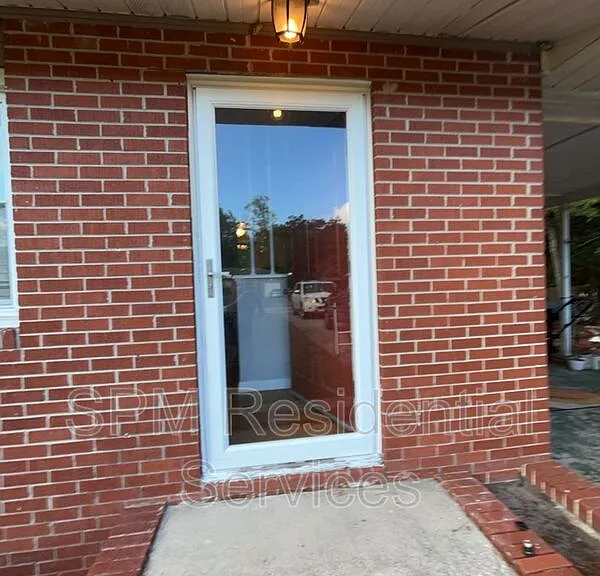 213 Huntington Rd — Photo 5