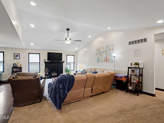 5th image of 10692 Cherokee Dr