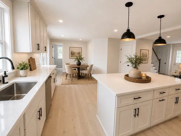 39 Lincoln St #B, Webster, MA 01570
