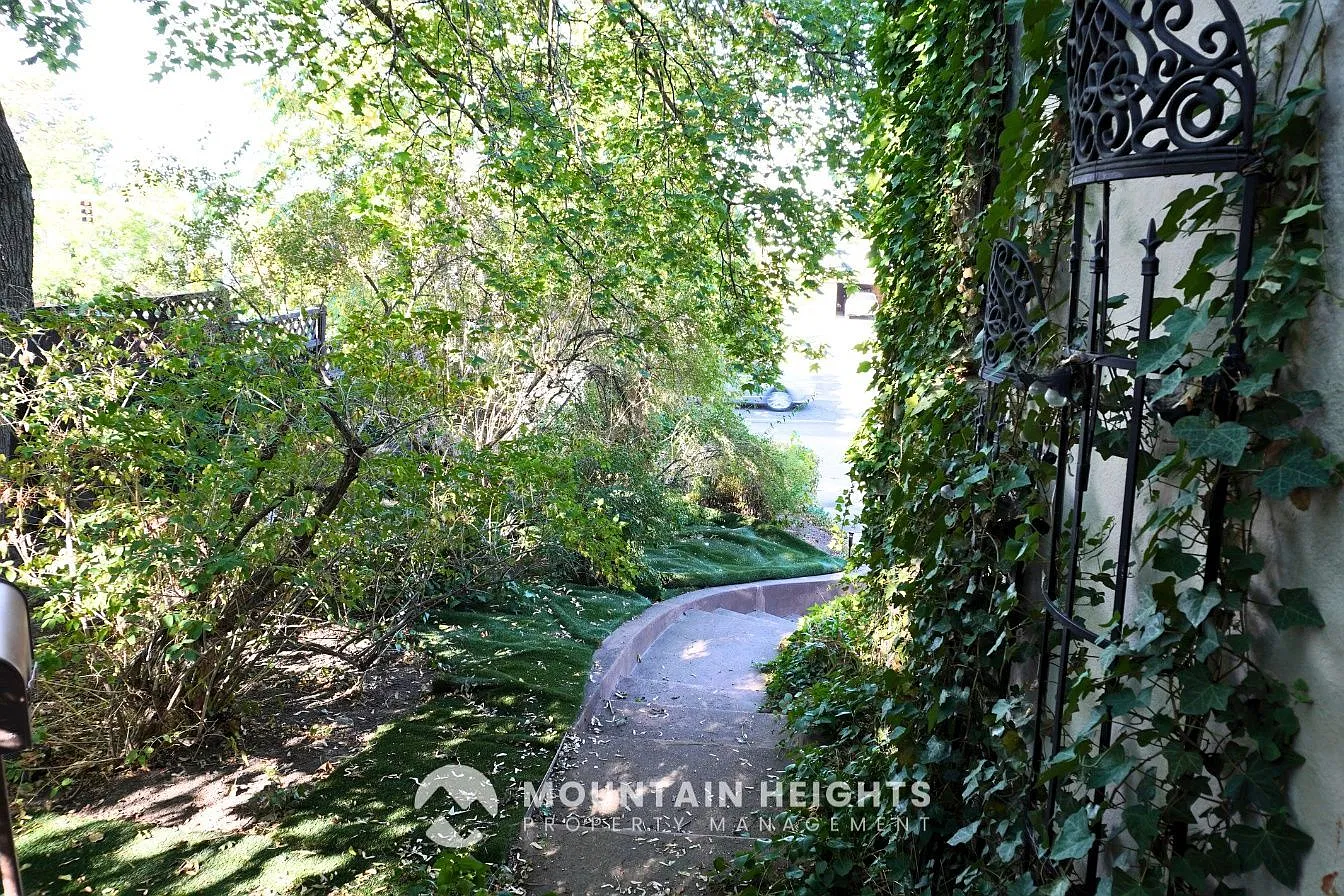 3 bed, 2.0 bath, 1891 sqft, $2,650 — Photo 2