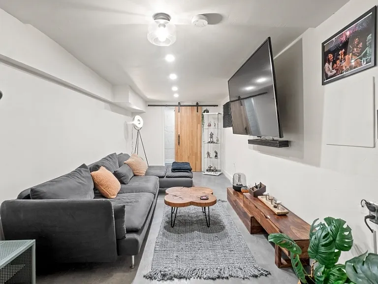 3307 Otis St #B — Photo 1