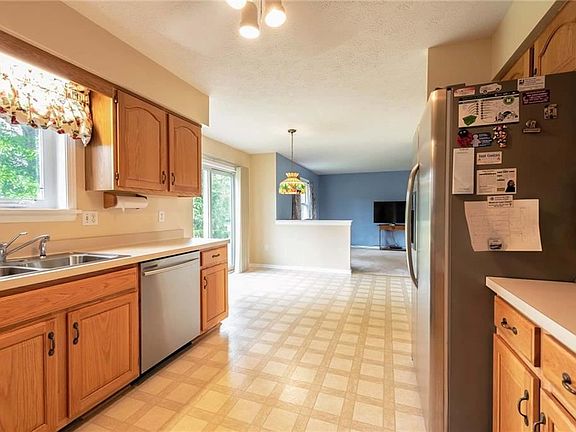 4th image of 55 Hutton Cir