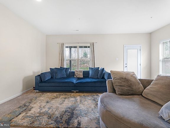 2nd image of 1022 Edenberry Way Gln
