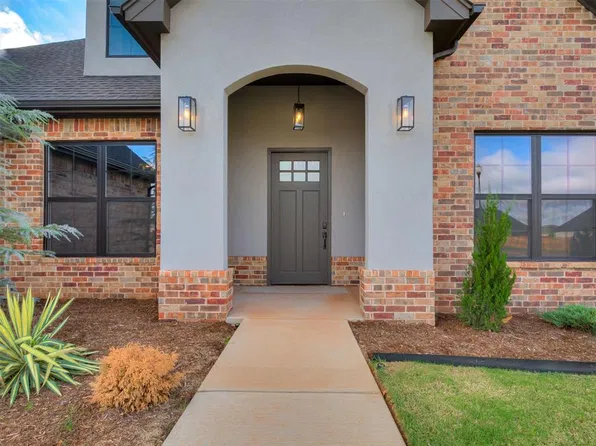 2218 W Cole Dr, Mustang, OK 73064