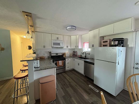 5th image of 877 Traci Ct