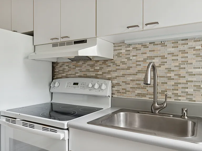 Tile backsplash