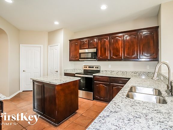 5th image of 2208 Deniro Dr