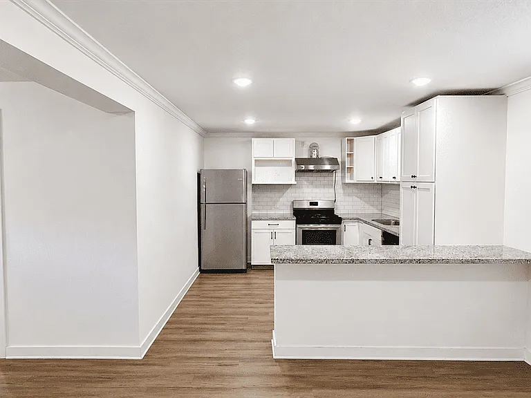 2102 Margaret St #B — Photo 9
