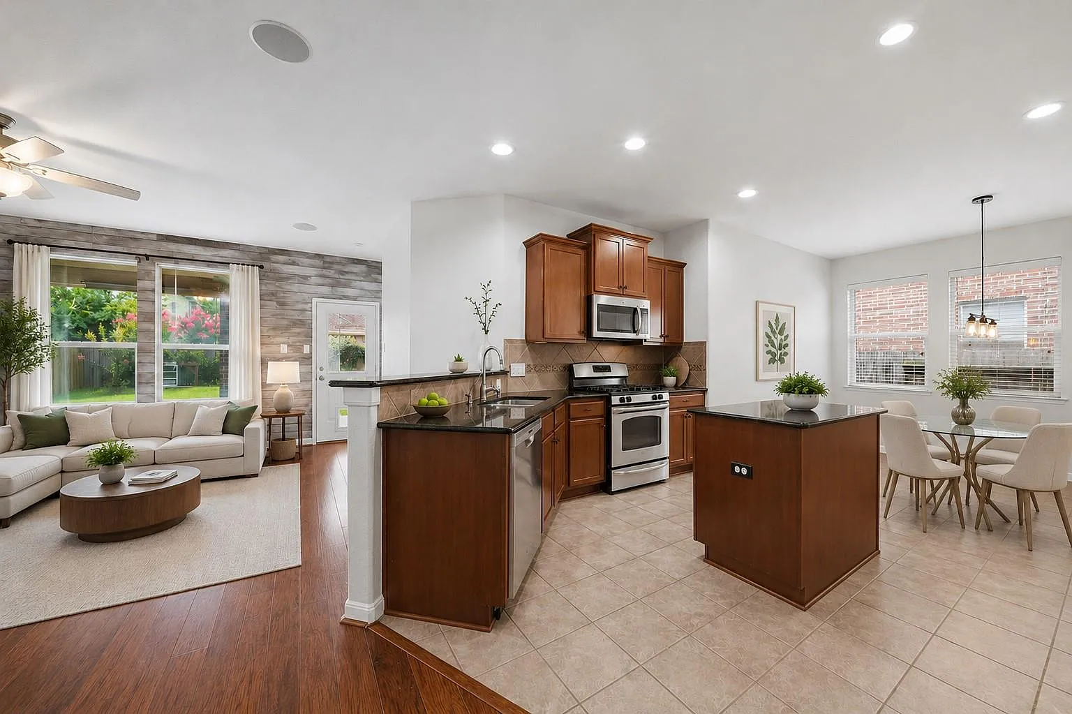 4 bed, 2.0 bath, 2243 sqft, $2,400 — Photo 4