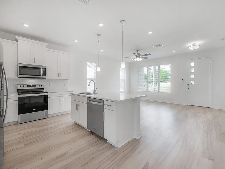 2703 W Fig St #1 — Photo 14