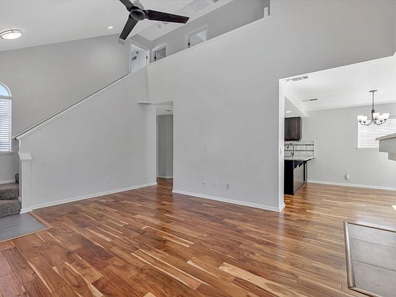 5th image of 271 Center Street
