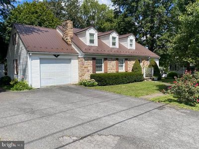 325 W Main St, Thompsontown, PA, 17094
