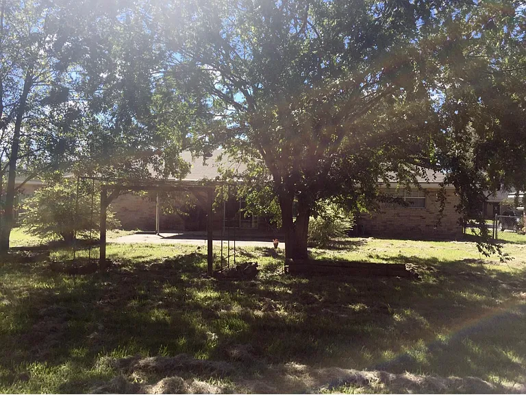 223 Driftwood St — Photo 2