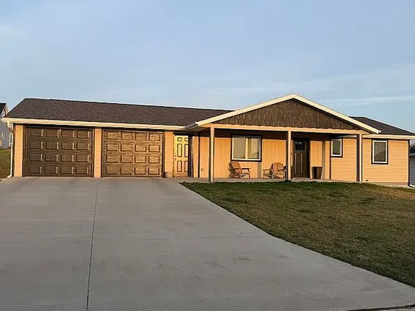 2009 N Walnut St, Hull, IA 51239