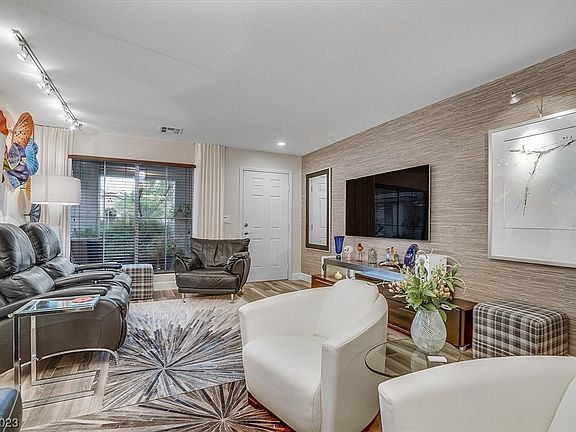 4th image of 10816 Passion Vine Ct
