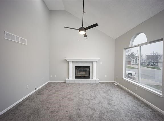 4th image of 1025 NE Queens Cir