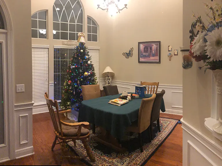 215 Live Oaks Cir — Photo 6