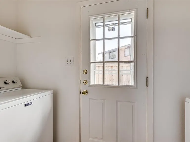 513 Hunters Glen St — Photo 13