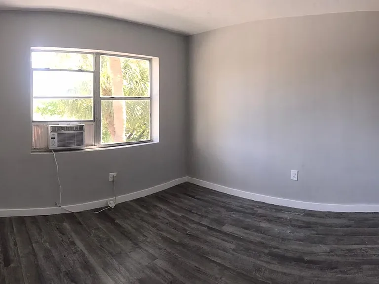 St George Apartments — Photo 44