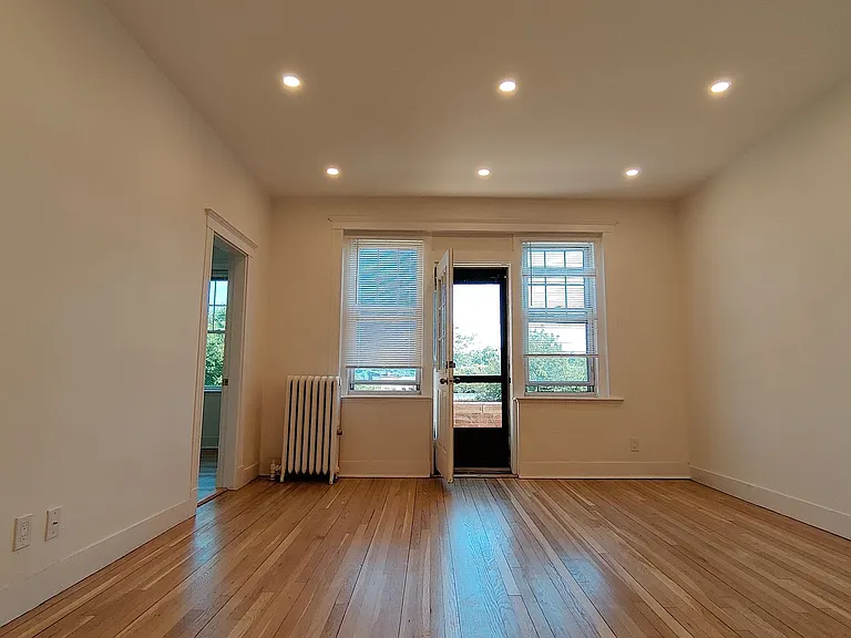 25 Mount Hood Rd #3 — Photo 1