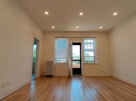 25 Mount Hood Rd