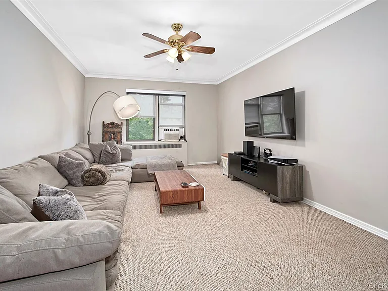 2 Greenridge Ave #3C — Photo 2
