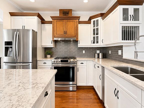 5th image of 27679 Porter Dr