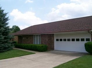 1043 Carson Ln, Springfield, OH 45503