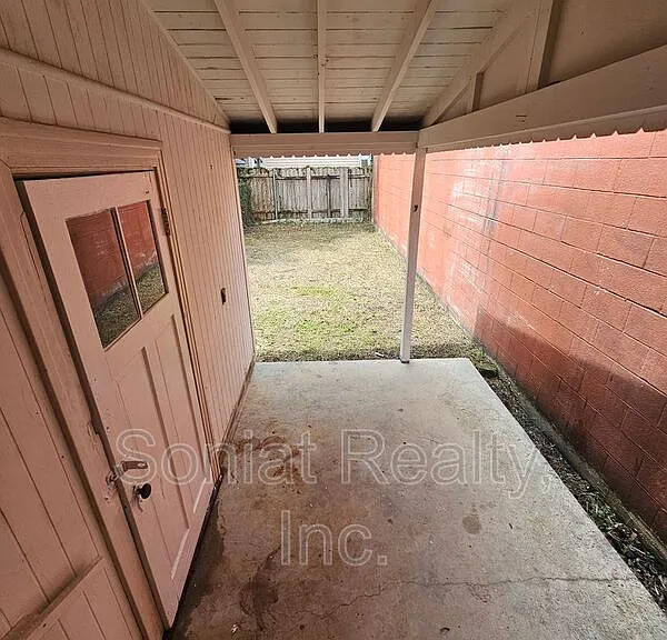 215 N Pierce St — Photo 8