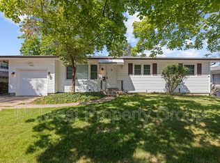 1425 Lindsay Ln, Florissant, MO 63031