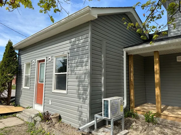 1119 King St Unit B, Whitby, ON L1N 5A9