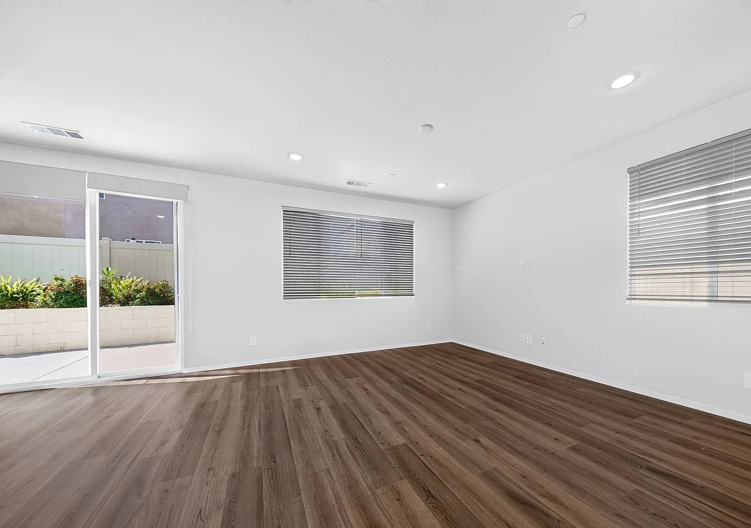 Newer 4-Bedroom 3-Bathroom Two-Story with a Loft! — Photo 4